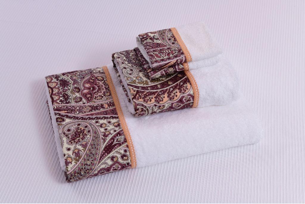 Paisley Pattern Red Bathrobe