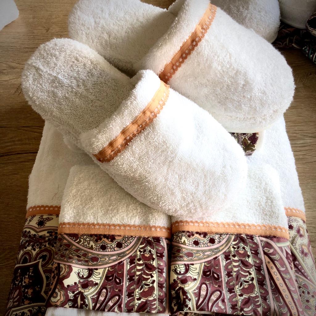 Paisley Pattern Red Bathrobe